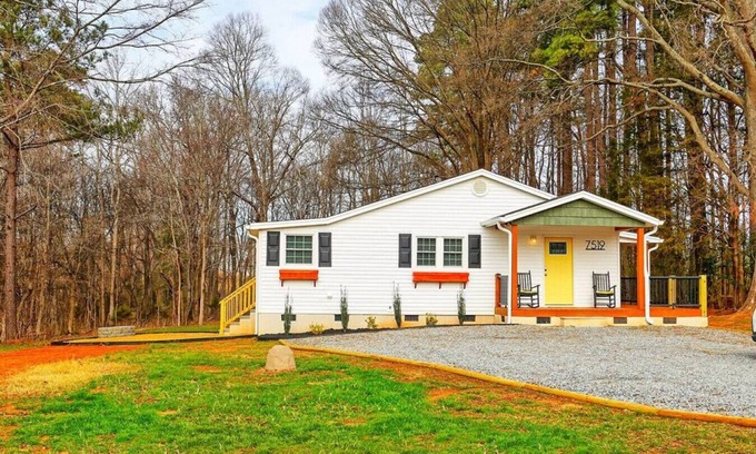 Huntersville Casa | Outdoorsy Escape~3BR/2BA House~Huntersville with Firepit and Huge Backyard!