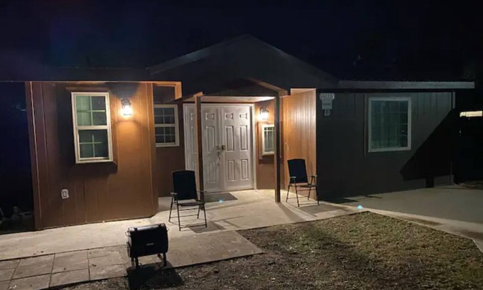 Northwest Pensacola Cabina | Outpost Cottage - Sleeps 3 Great Price!
