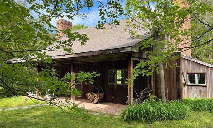 Chestertown Cabina | Outrange at Blue Heron Farm. Pet friendly cabin at waterfront farm!