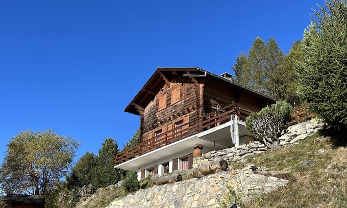 St. Luc Chalet De Esquí | Outside: duplex apartment in chalet, for 8 people, balcony, large terrace with barbecue and garden f