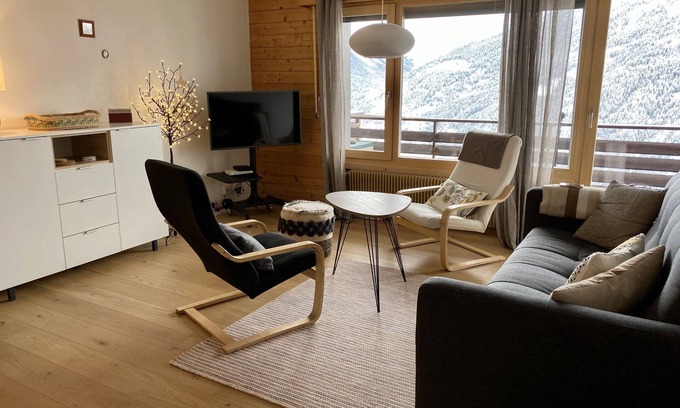 St. Luc Apartamento | Outside : on the 4rd floor of a five-storey apartment house, lift, south balcony with beautiful view