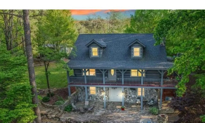 Rockwell Casa | Outskirts of Heaven - enjoy a mountain feel just minutes from the city!