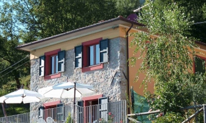 Barga Villa | Sobresaliente 3 dormitorios en suite Villa panorámica en la Toscana (Albiano, Barga, Lucca)