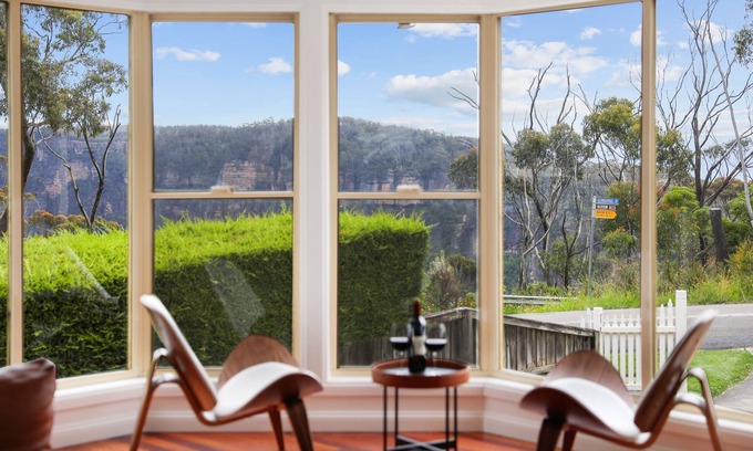 Katoomba Casa | outstanding escarpment and valley views, close to lookouts and bushwalks