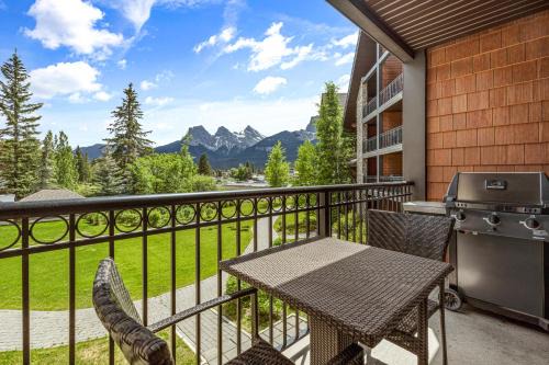 Canmore Apartamento | Outstanding Mountain Condo WATERSLIDE and HOT TUB managed by Little Sister Getaways