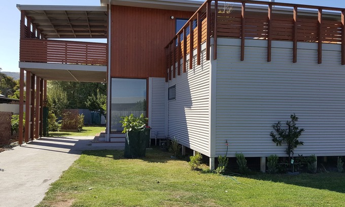 Apollo Bay Casa | Casa moderna con fabulosas vistas y huerta, todo cerca de la playa.