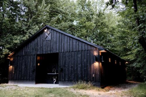 North Woodstock Otro | Outstanding Safari Tent with Fire Pit and Nice Sights in North Woodstock, New Hampshire