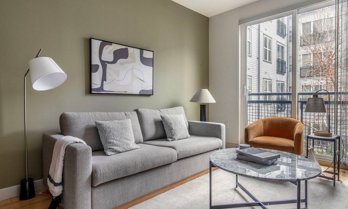 D Street - West Broadway Apartamento | Outstanding South Boston 1BR w/ Gym, nr Red Line & Shops, by Blueground