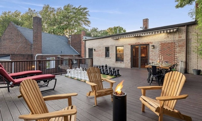 Detroit - Shoreway Casa | Over 4500 sqft of Luxury living [Billiards table, Arcade room, 5 BR & 4 BA]
