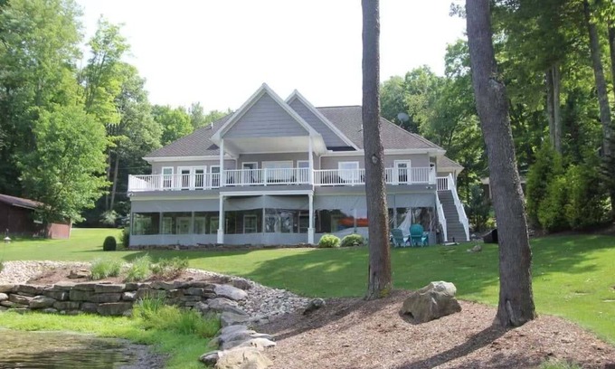 Treasure Lake Casa | Over 4800+ sqft.. Lakefront Retreat-Sleeps 13