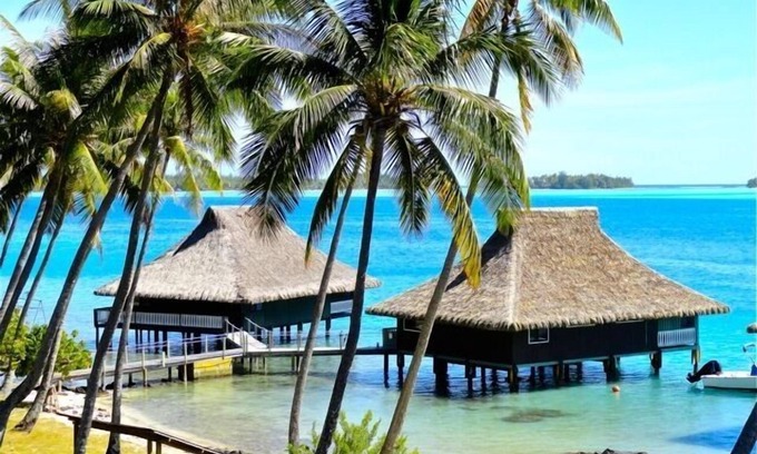 Bora Bora Casa | Bungalow Dos - ¡El mundialmente famoso escondite sobre el agua de Marlon en Bora Bora!