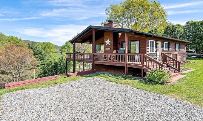 Waynesville Cabaña | Overlook Nook - 2 BR, 2 BA, HT, FP