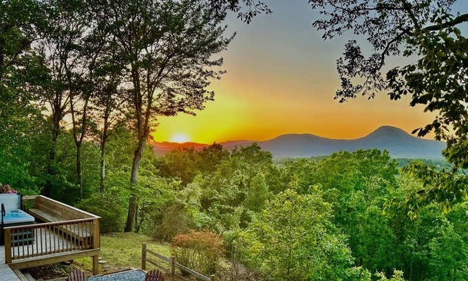 Cleveland Casa | Overlook on Dean Mountain - Epic Mountain Retreat w/Panoramic Views