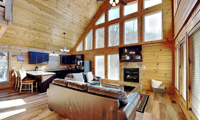 Gatlinburg Cabina | Overlooking Adventure by Jackson Mountain Rentals