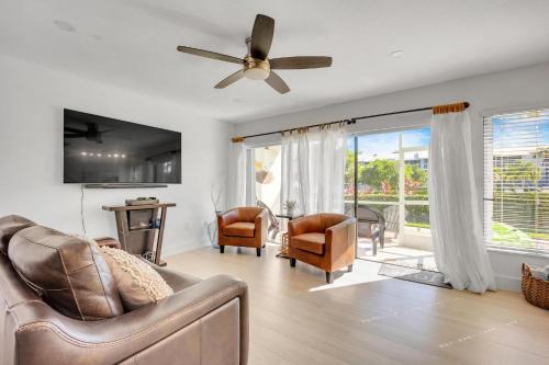 Key Largo Casa | Overlooking Lagoon and Pool-Free Golf Cart-Kayaks