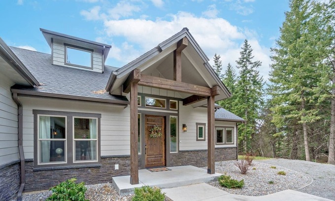 Coeur d'Alene Casa | Overlooking Lake View | 3 BR+Game Room | 12 guests