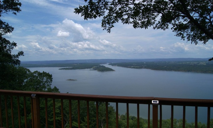 Quitman Casa | Pasa por alto el lago Ferry de Greer, 40,500 acres de aguas profundas limpias, alimentadas por ríos.