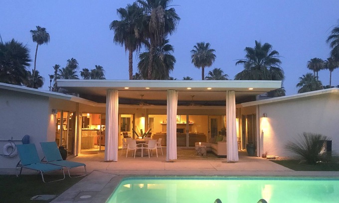 Tahquitz River Estates Casa | Patio de gran tamaño, piscina y vista! ¡Experimenta una excelente vida interior / exterior estilo PS!
