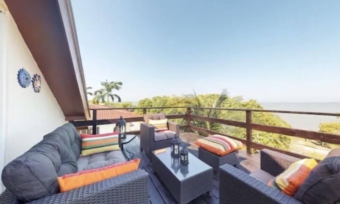 Ciudad de Belice Apartamento | Oversized Perfect Seaview Penthouse Loft Apartment
