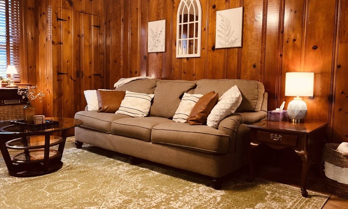 Cleveland Cabaña | “Owl Be Back” Cottage King Bed Steps to Lee