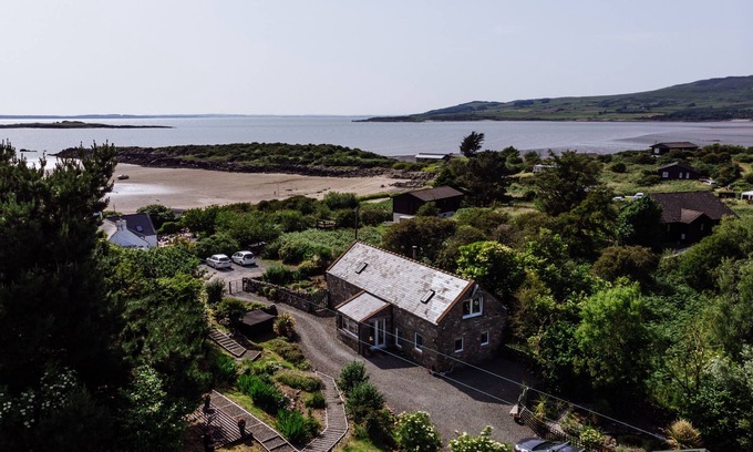 Castle Douglas Cabaña | Owl Cote - a cottage that sleeps 5 guests in 3 bedrooms