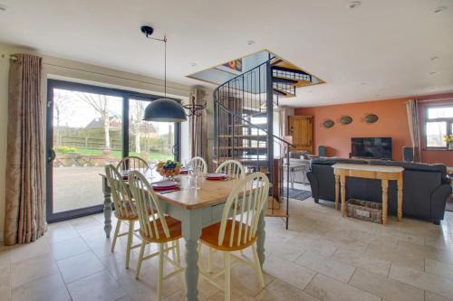 Woodbridge Casa | Owl Lodge