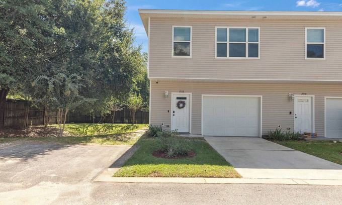 Wright Casa | Owl's Nest | Kid Pet Friendly, 6miles to Beach!
