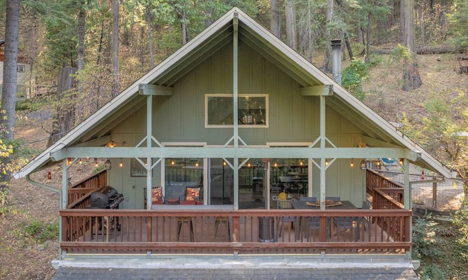 Altaville Cabina | Owl's Nest - Walking Distance to Lake, Hot Tub, Pet Friendly w/ New AC