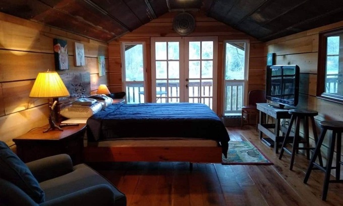 Suches Casa | Owls Nest - Glamping Pole Barn Stay - Deep Valley View