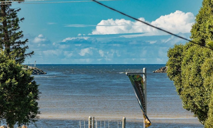 Tuncurry Apartamento | Oxley 5 on the Tuncurry foreshore.