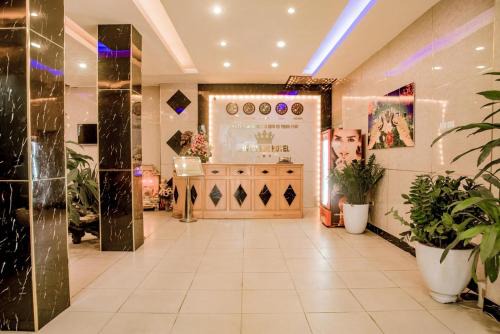Dich Vong Hotel | OYO 1143 Thu Giang Hotel