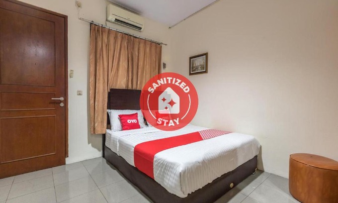 Jakarta Hotel | OYO 1672 Wisma Barkah