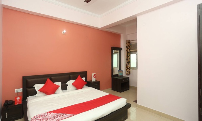 Kalyanpur Hotel | OYO 17204 Vrindawan Galaxy
