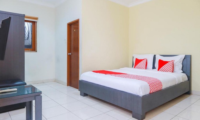 Melawai Hotel | OYO 2196 Ss Homes