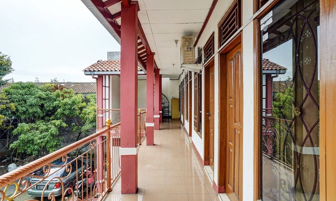 Cileunyi Hotel | OYO 3882 Pondok Pujasera