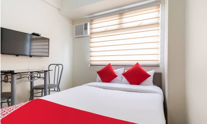 Highway Hills Hotel | OYO 474 UrbandecaTower316 NizamiCondotel