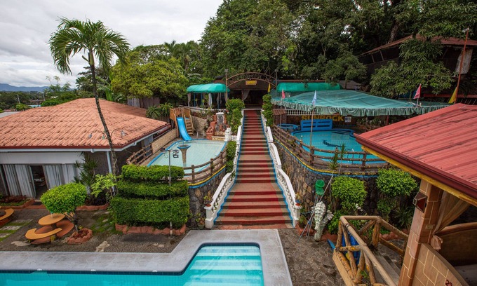 Antipolo Hotel | OYO 588 Sunrock Resort