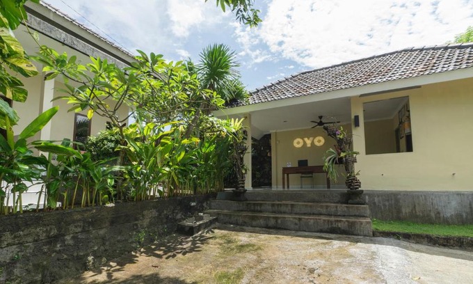 Mumbul Hotel | OYO 618 Top Homestay