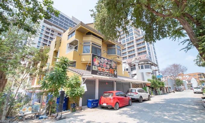 Pratumnak Hill Hotel | OYO 648 Ake Apartment