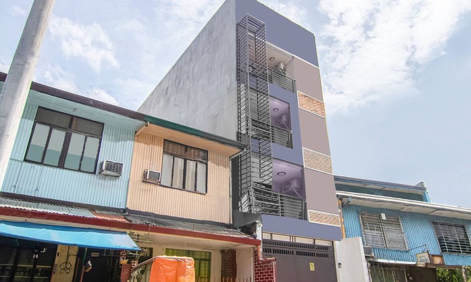 Sampaloc Hotel | OYO 766 Ichehan Apartments