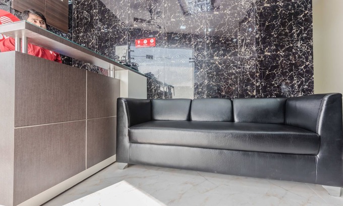 Sakinaka Hotel | OYO 8298 Zee Residency