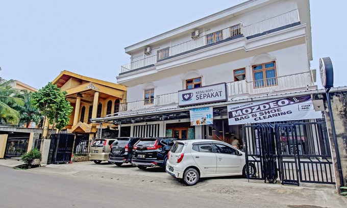 Palembang Hotel | OYO 90224 Palembang Residence