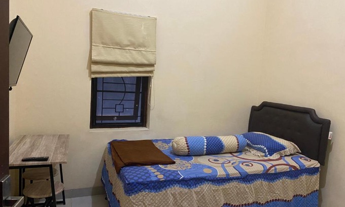 Makassar Hotel | OYO 90548 Kika Homestay