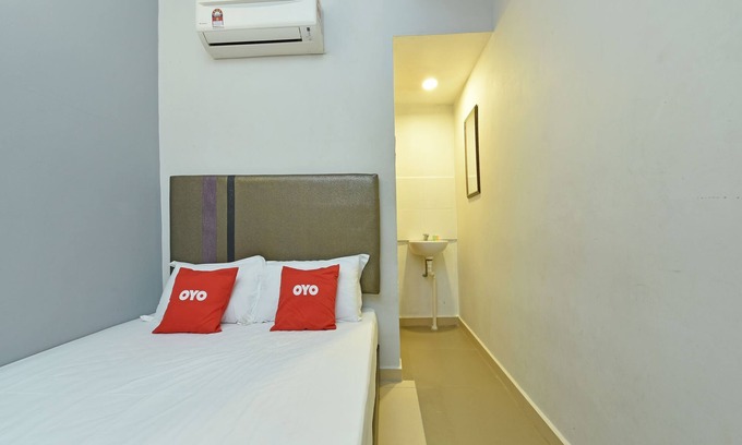 Pekan Melayu Hotel | OYO 90553 Hotel 24 Seven