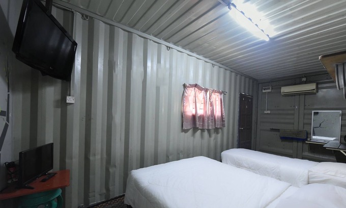 Kampung Changkat Raja Hotel | OYO 90589 The Jungle Cabin House