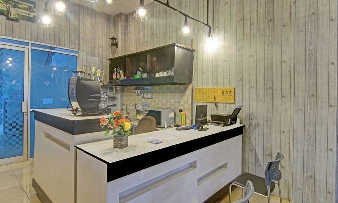 Padang Hotel | OYO 90615 Jojo Homestay