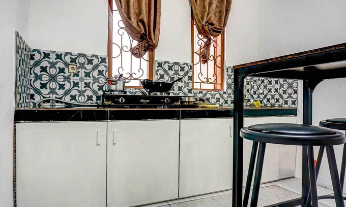 Ciputat Timur Hotel | OYO 90846 Guesthouse Bintaro Asri Syariah