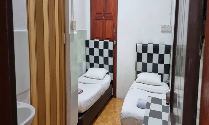 Miri Hotel | OYO 90972 Jj Homestay