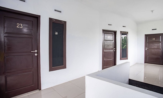 Jambi Hotel | OYO 93476 Owo Guest House Syariah