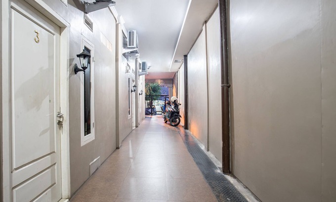 Jambi Hotel | OYO 93477 Almahyra Guest House Syariah